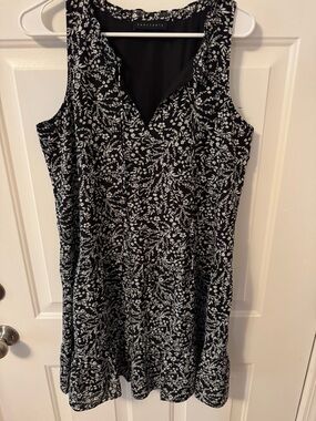 Sanctuary Black & White Floral V-Neck Sleeveless Dress